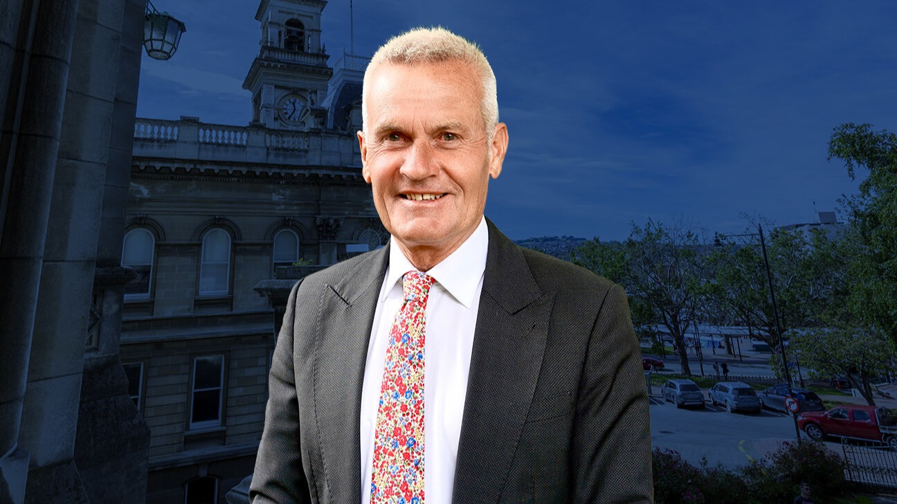 Andrew Simms, 2025 Dunedin mayoral candidate, in front of Dunedin city council building.